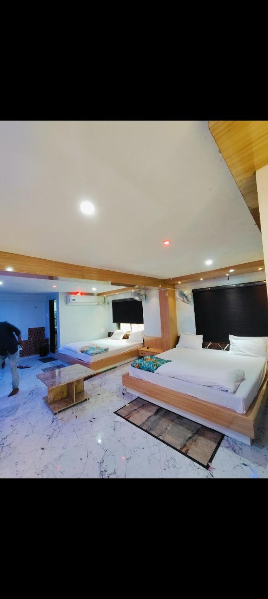 Hotel The Maheshwari Residency à Ayodhya Extérieur photo